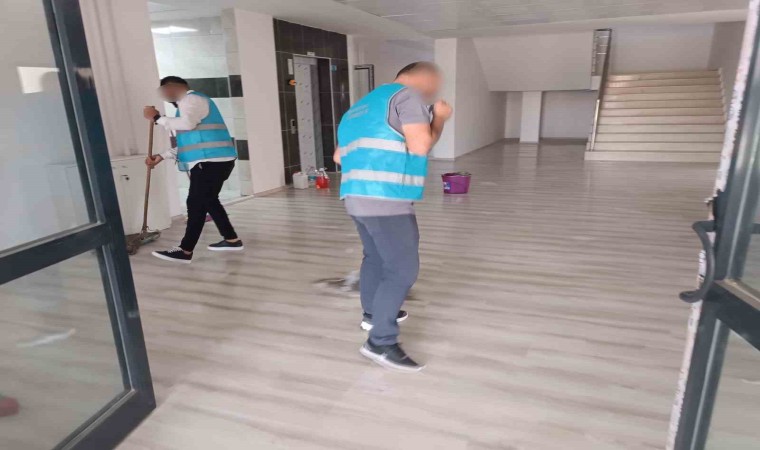 Vanda okullar hükümlülerin dokunuşuyla güzelleşti