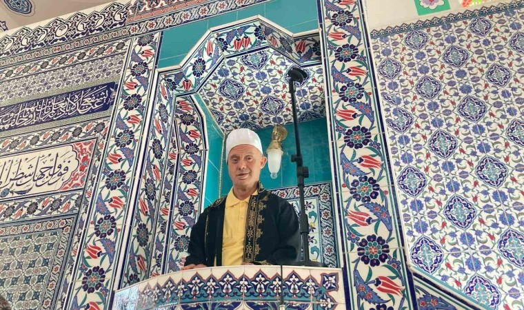 Cami aşığı down sendromlu İsmail Şenay çevresine neşe saçıyor