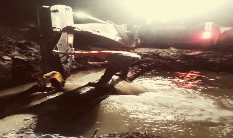 Horasanda yaşanan su sıkıntısı ESKİ ekiplerinin çalışması sonucu giderildi