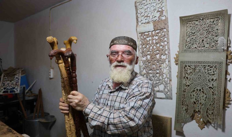 Kahramanmaraşta 50 yıllık baston ustası kartal başlı bastonlar üretiyor