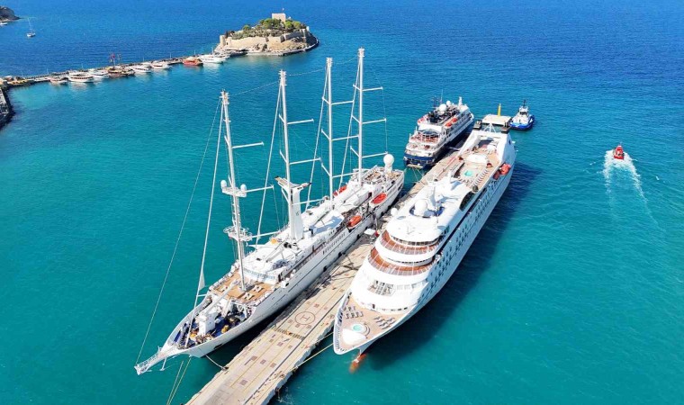 Kuşadasında Amerikalı turistlere mehterli karşılama