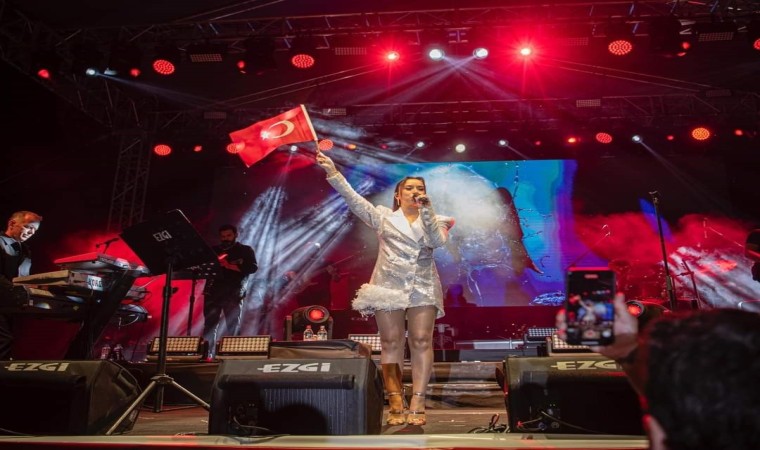 Kuşadasında Cumhuriyet Bayramı kutlamaları zirve yaptı