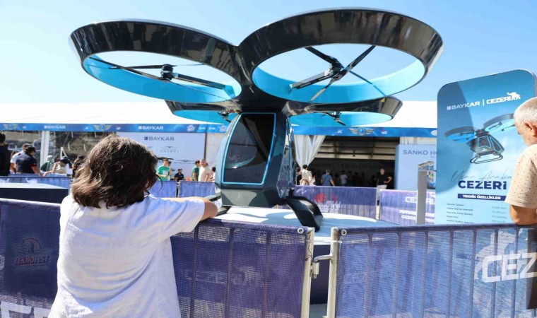 TEKNOFEST kapılarını açtı gençler teknolojiye akın etti