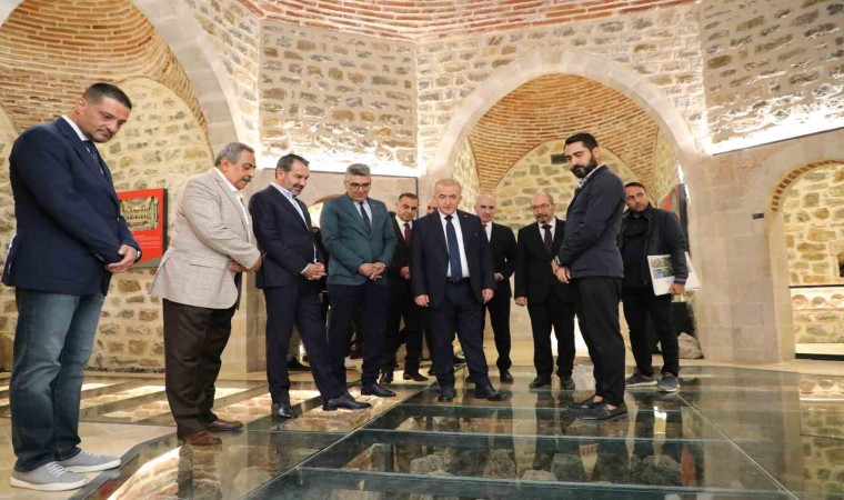Vali Hatipoğlu ve Başkan Şerifoğulları, müzelerde incelemelerde bulundu