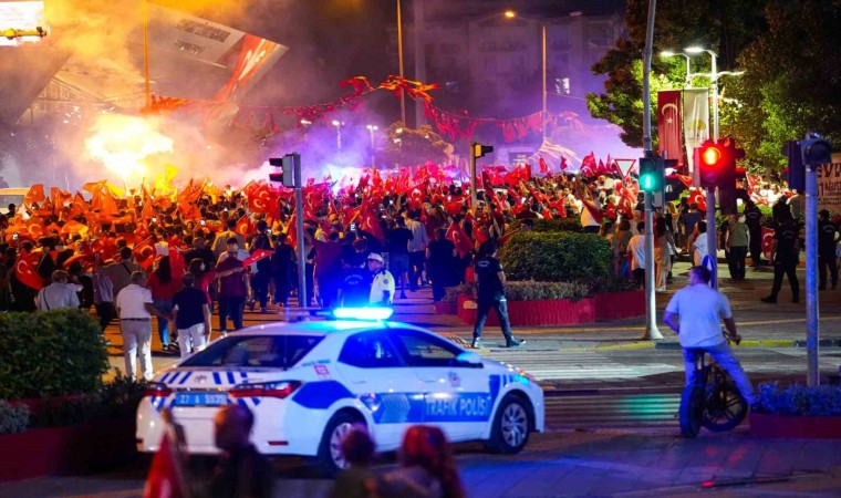 Yılmazdan Cumhuriyet coşkusuna davet