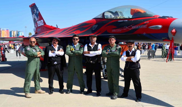 Yöresel kıyafetleriyle TEKNOFESTte ilgi topluyorlar