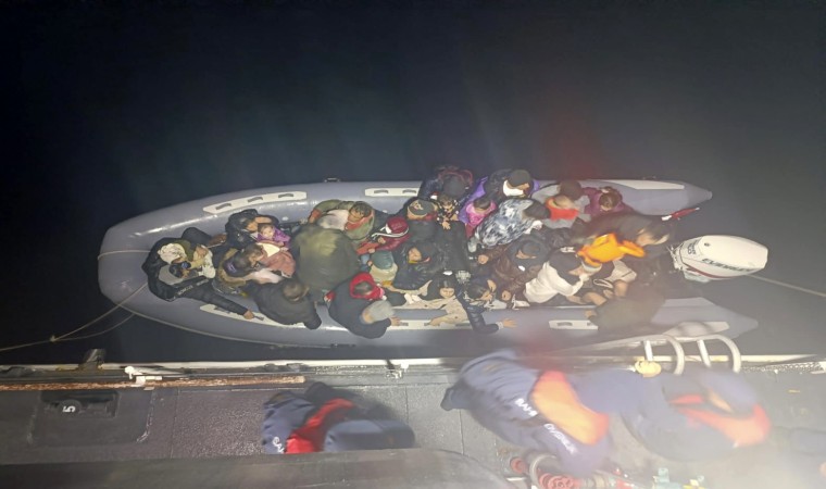 Ayvacık açıklarında 38 kaçak göçmen ile 1 göçmen kaçakçısı yakalandı