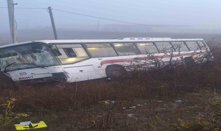 ESHOT otobüsü yoğun siste yoldan çıktı