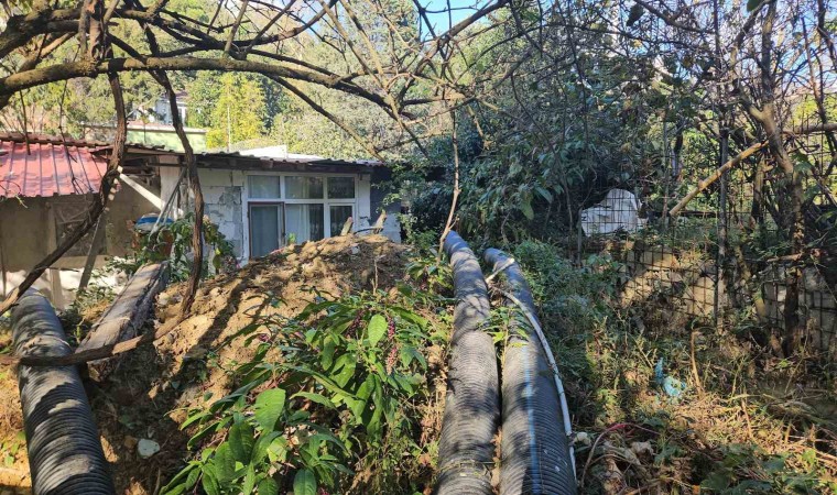 İstanbulun göbeğinde 60 yıllık atık su sorunu vatandaşı çileden çıkardı