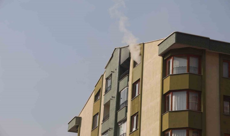 Konyada apartmanda yangın paniği