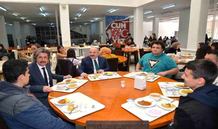 Mustafa Varank: Türkiyenin ve dünyanın geleceğinde nitelikli, becerikli kişiler söz sahibi olacak