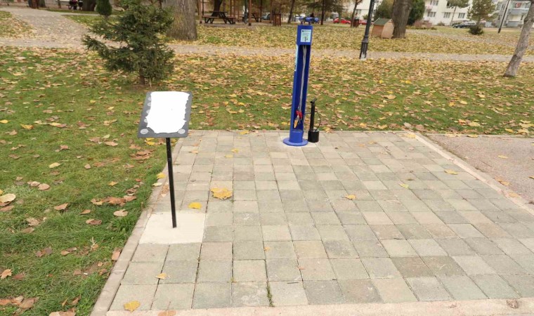 Odunpazarındaki bisiklet tamir istasyonuna zarar verildi