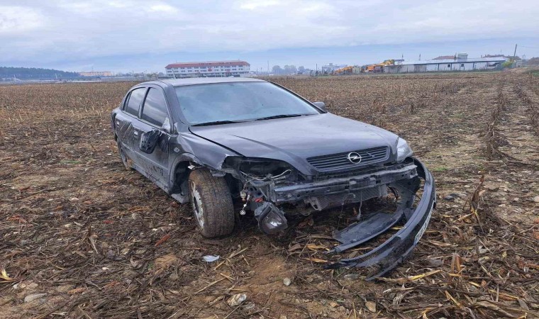 Otomobil tarlaya uçtu: 1 yaralı