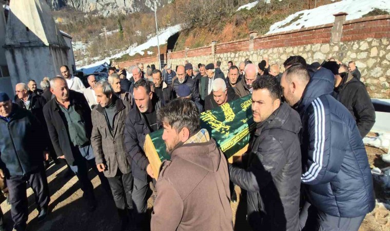 Tırın çarptığı gazeteci dualarla son yolculuğuna uğurlandı