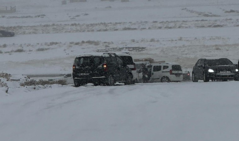 Vanda yollar buz pistine döndü