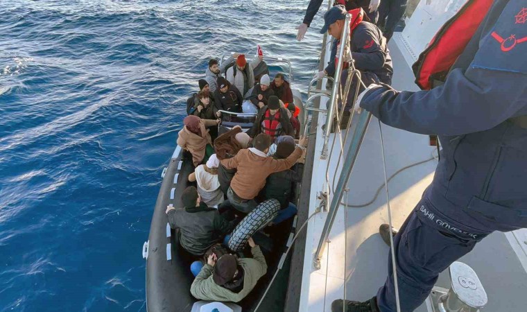 14ü çocuk 31 düzensiz göçmen ile bir göçmen kaçakçısı yakalandı