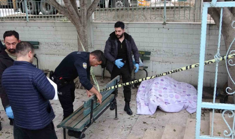 3 gündür kaldığı cami avlusunda ölü bulundu