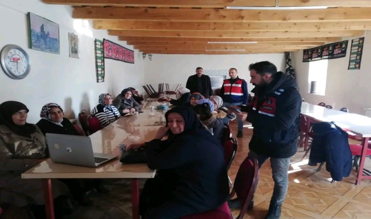 Akyakada “En İyi Narkotik Polisi Anne” Projesi annelere anlatıldı