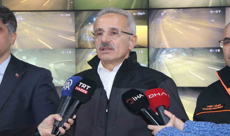 Bakan Uraloğlu Avrupada ilk kez uygulanacak projeyi açıkladı: İstanbul Havalimanında 3 pistte aynı anda 3 uçak iniş-kalkış yapabilecek