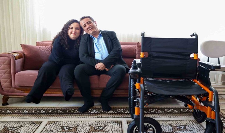 Başkan Yetişkinden, Asraka akülü sandalye hediyesi