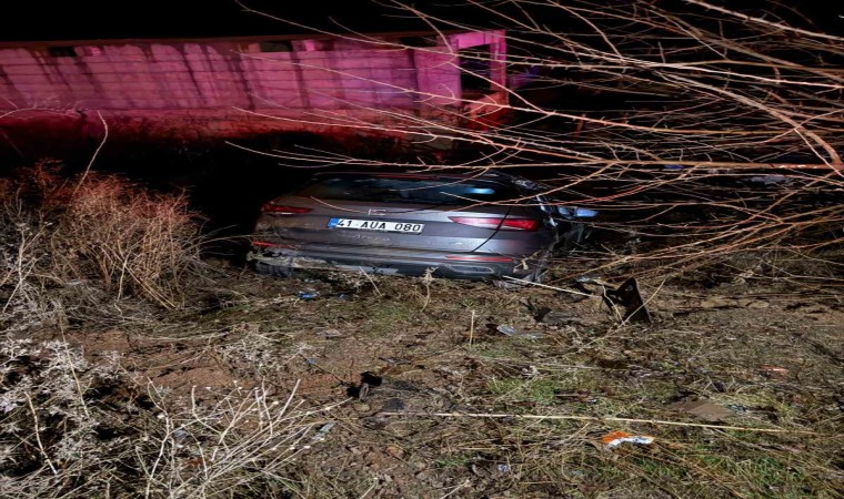 Batmanda otomobil şarampole yuvarlandı