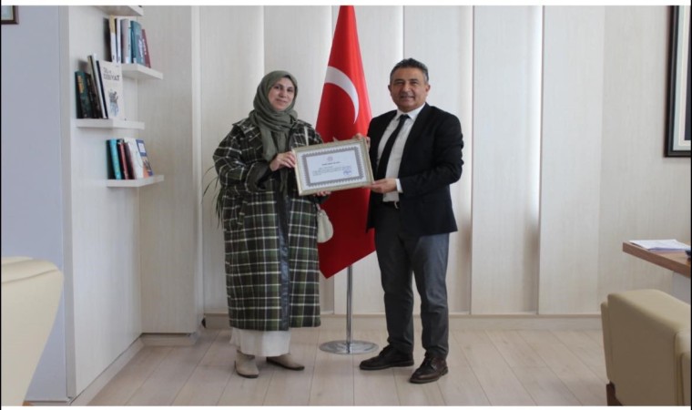 Bayburtta emekliye ayrılan öğretmenlere ve personellere hizmet şeref belgesi verildi