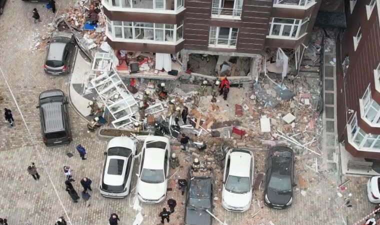 Beylikdüzünde 14 katlı binada patlama meydana geldi