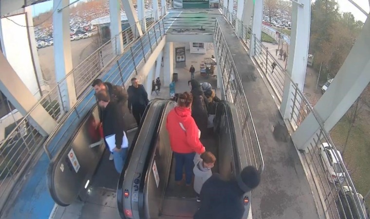 Bilinçsizce stop düğmesine basan vatandaşlar yürüyen merdiven arızasına sebep oluyor