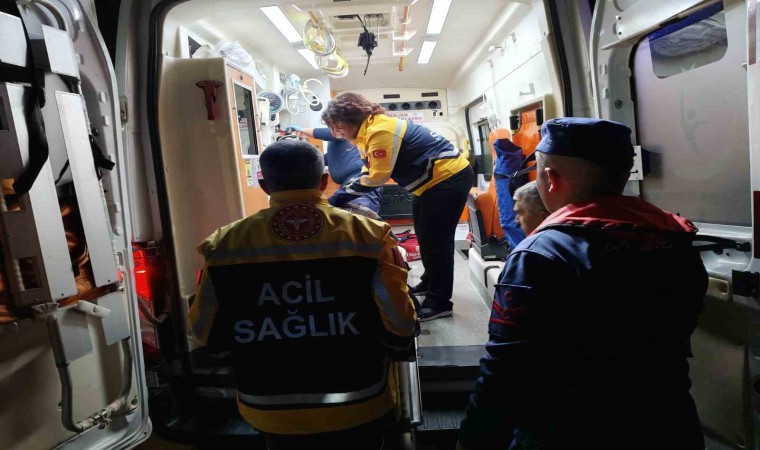 Bozcaadada rahatsızlanan vatandaş Sahil Güvenlik ekiplerince tahliye edildi