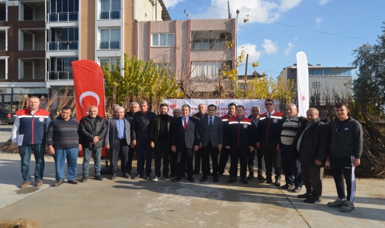 Buharkentte üreticilere bin 300 kestane fidanı dağıtıldı