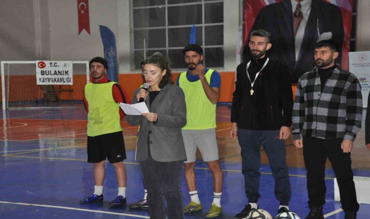 Bulanıkta ‘Ayak Tenisi Turnuvası başladı