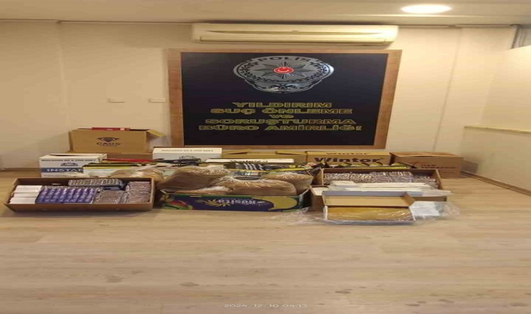 Bursada sürücüsünün kaçtığı otomobilden 84 kilo kaçak tütün çıktı
