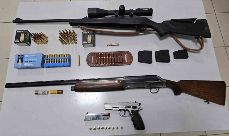 Çorumda yapılan denetimlerde 5 adet silah ele geçirildi