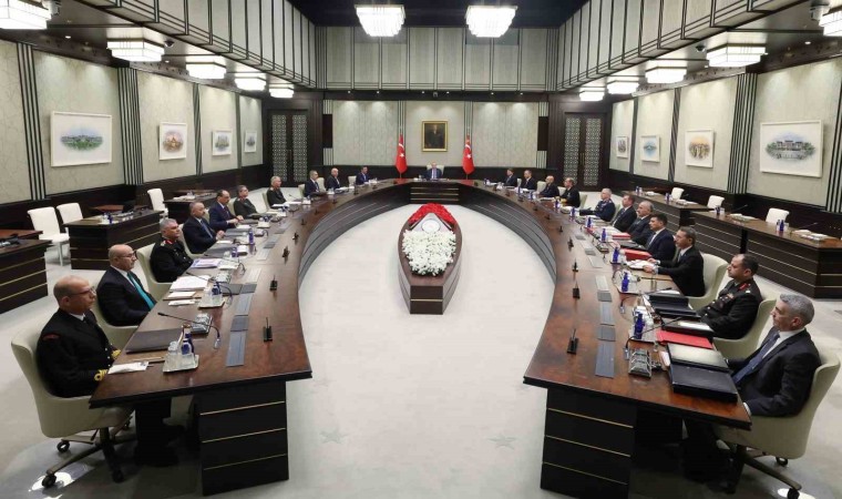 Cumhurbaşkanı Recep Tayyip Erdoğan başkanlığındaki Milli Güvenlik Kurulu ( MGK) Toplantısı Cumhurbaşkanlığı Külliyesinde başladı.