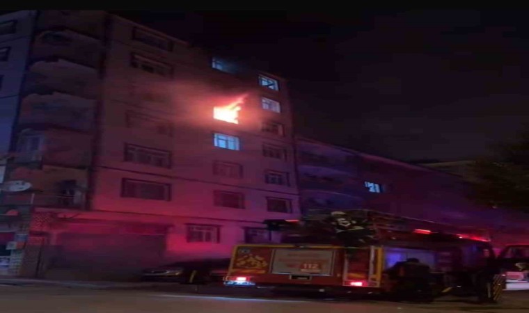 Elazığda apartman yangını korkuttu