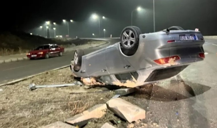 Emette refüje çarparak ters dönen aracın sürücüsü yaralandı