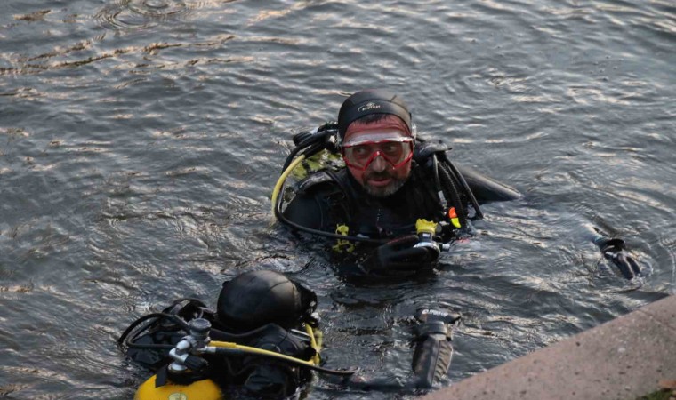 Eskişehirde 3 gündür kayıp adamın son görüldüğü Porsuk Çayında dalgıçlar arama yaptı