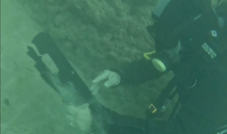 Falezlerden düşen araç ve genç için yapılan arama çalışmalarının su altı görüntüleri ortaya çıktı