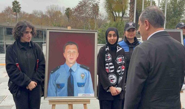 Güzel sanatlar lisesi öğrencilerinden Beşiktaştaki şehit polislere vefa