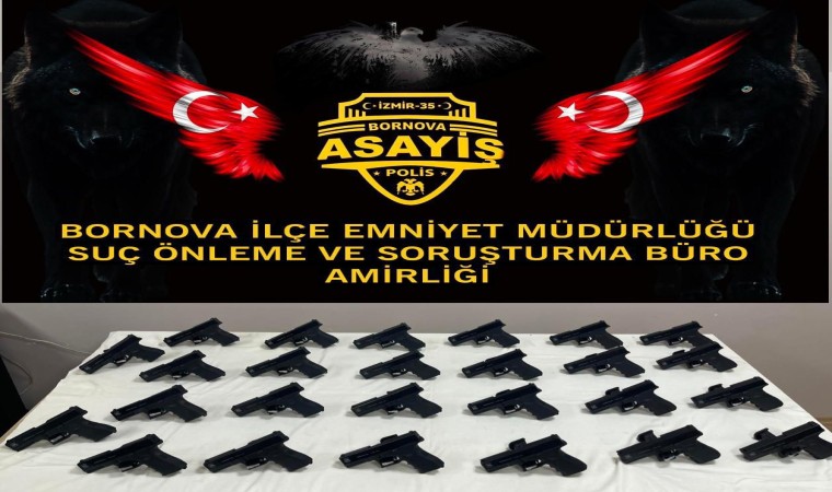 İzmir polisi, şüphelinin zula ev oyununu bozdu: 26 tabanca ele geçirildi