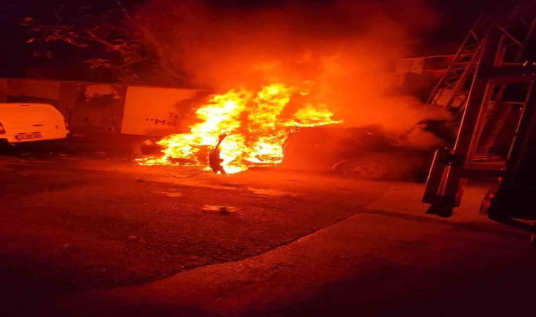 Kahramanmaraşta otomobil yangını