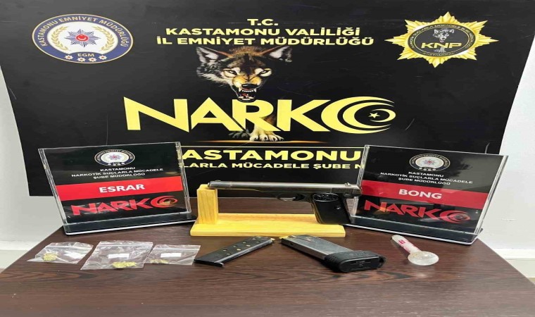 Kastamonuda uyuşturucu maddeyle yakalanan 4 kişi gözaltına alındı