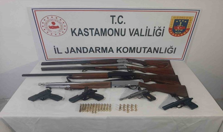 Kastamonuda yasadışı yollarla temin edilen çok sayıda silah ele geçirildi