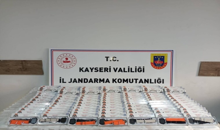 Kayseride 121 adet kaçak akıllı saat yakalandı