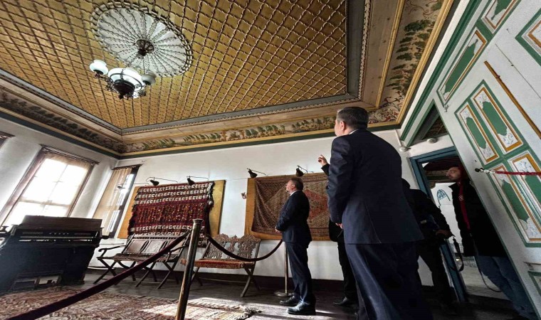 Kazakistan Büyükelçisi Yozgat Müzesindeki tavan işlemelerine hayran kaldı