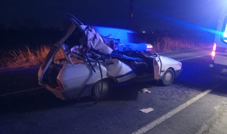 Kırklarelinde tıra arkadan çarpan otomobilde 1 kişi hayatını kaybetti