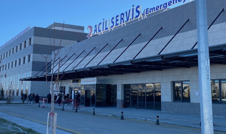 Kuluda elektrikli bisikletten düşen 2 kişi yaralandı