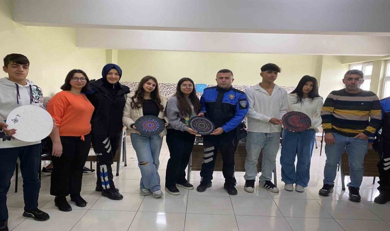 Lise öğrencilerine “Dekoratif Tablo kursu açıldı