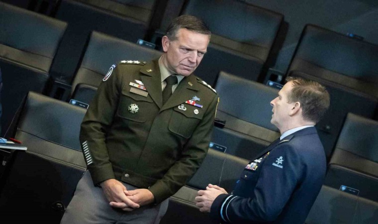 Macaristan Dışişleri Bakanı Szijjarto: “Bazı liderler, Ukraynanın son genç askere kadar savaşmasını istiyor”