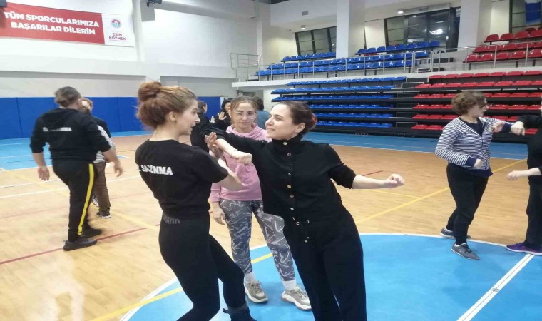 Maltepede öz savunma eğitimi alan kadınlar, başka kadınlara eğitim verebilmek için ‘savunma eğitmen eğitimine başladı